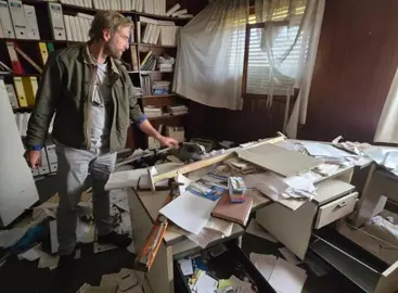 El portavoz del PRC, Felipe Piña, visita las cocheras del TUS.