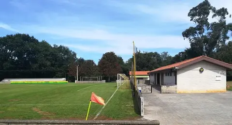 Campo de fútbol de Novales, en Alfoz de Lloreda. R.A.