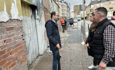 Obras de restauración del mural de la Peña Bolística.