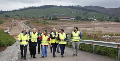 Las autoridades políticas visitaron las obras de La Pasiega.