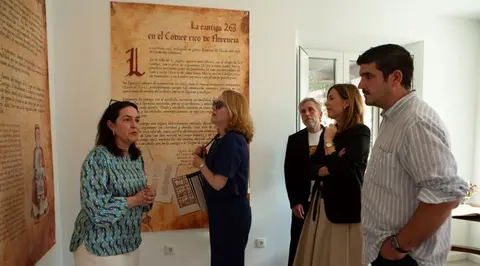 Las autoridades políticas visitaron la exposición.