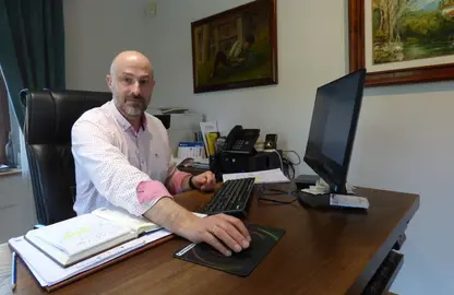 El alcalde Óscar Villegas (PRC) en su despacho del Ayuntamiento. R.A.