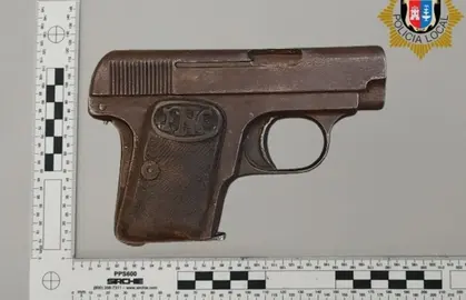 Pistola intervenida por la Policía Local de Medio Cudeyo.