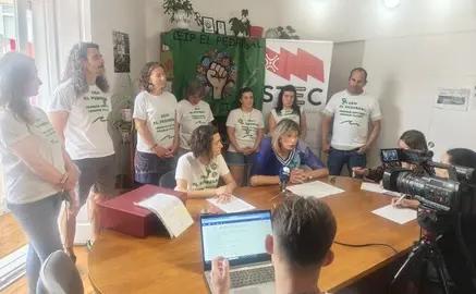 Rueda de prensa de representantes del STEC y la AMPA del colegio El Pedregal.