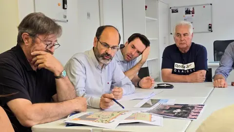 Reunión sobre el proyecto de reforma de la plaza Mauro Muriedas.