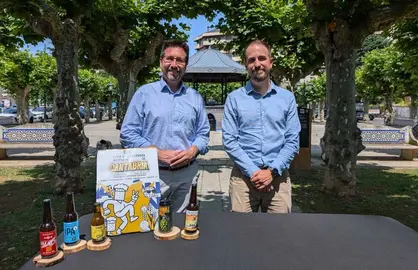 El alcalde Javier Incera, a la izquierda,  junto a organizador del evento.