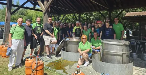 Grupos participantes junto al alcalde, Javier Incera.