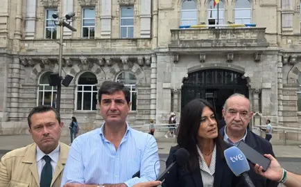 Representantes de Vox en Santander.