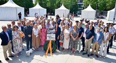 Asistentes al homenaje a Miguel Ángel Blanco.