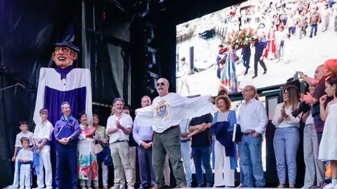 El actor Antonio Resinesha sido el encargado de dar el pregón inaugural de las Fiestas del Santo Cristo del Amparo.