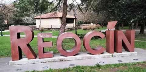 Letras del municipio de Reocín. R.A.
