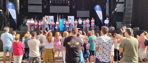 Un momento del pregón infantil en Liérganes. R.A.