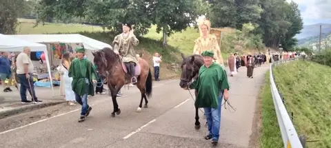 Carlos V y su hermana Leonor encabezan la comitiva. R.A.