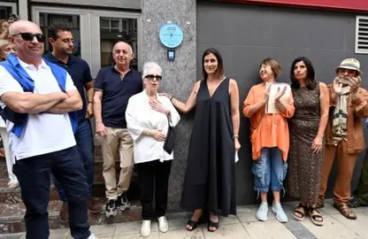 Descubrimiento de la placa en Santander.