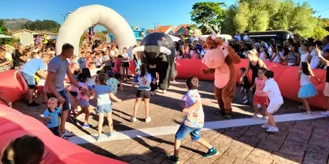 Encierro infantil en Argoños durante las fiestas. R.A.