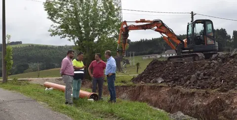 Visita a las obras de saneamiento en Zurita.