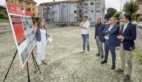 Las autoridades políticas en El Astillero.