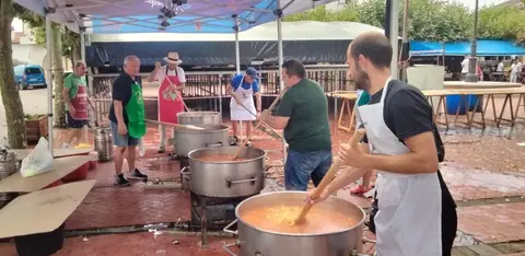 Preparación del marmite en Escalante. R.A.