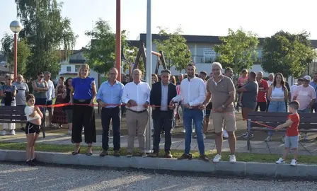 Acto de inauguración de las pistas de petanca en Zurita.