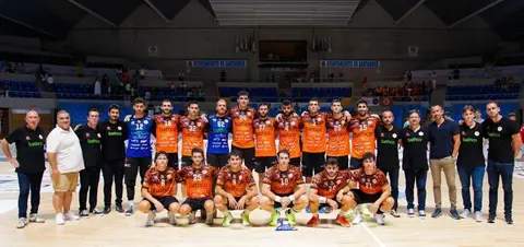 Plantilla y cuerpo técnico del Bathco.