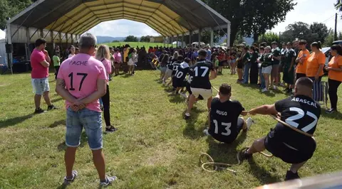 Día de las peñas en las fiestas de Valencia en Renedo.
