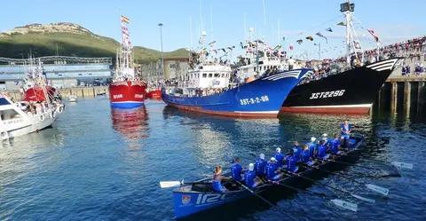 Procesión marítima de la Virgen del Puerto en Santoña. R.A.