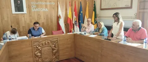 Toma de posesión de la nueva concejala en Santoña. R.A.