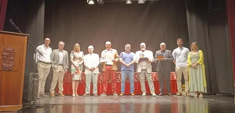 Jurado, alcalde y premiados en el Teatro casino Liceo, en Santoña