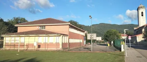 Colegio público en Hazas de Cesto. R.A.