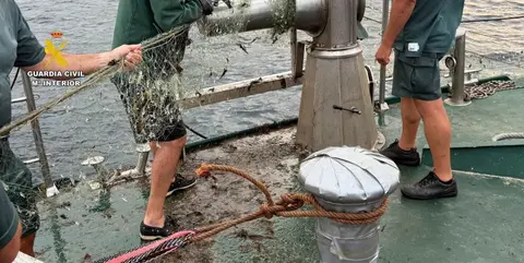 Agentes de la Guardia Civil en la intervención.