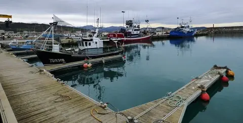 Puerto pesquero de Laredo. R.A