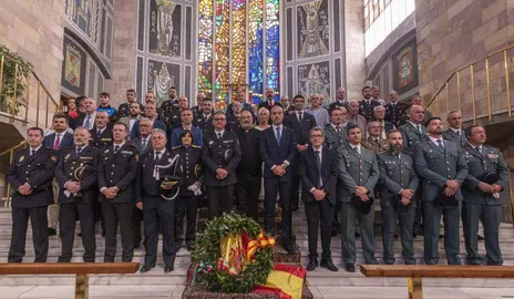 Asistentes al acto en Torrelavega.