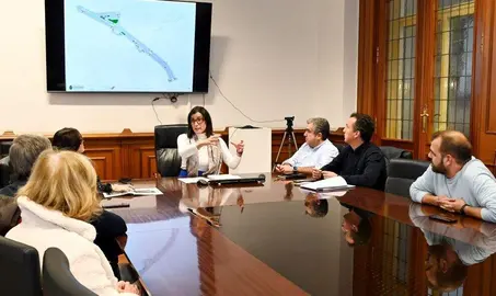 Reunión explicando el proyecto a los vecinos.
