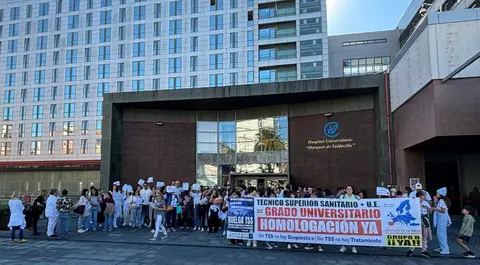 Concentración de los Técnicos Sanitarios en el Hospital Universitario Marqués de Valdecilla.
