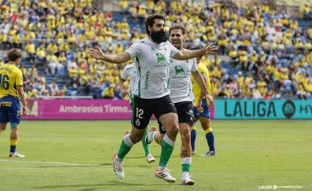 Villalibre adelantó al Racing en la primera parte.