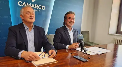 Bárcena y Movellán, a la derecha, en rueda de prensa.