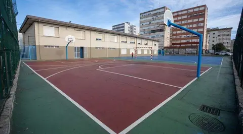 Patio del colegio Pedro Velarde, en Muriedas.