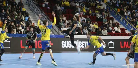 Un momento del encuentro ante el Caserío.