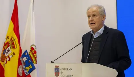 El consejero de Industria, Eduardo Arasti, habla sobre La Pasiega.