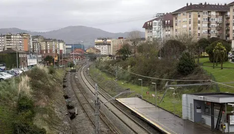 V&iacute;as del tren de la l&iacute;nea Santander-Bilbao.
