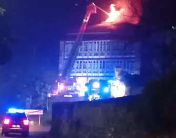 Un momento del incendio en Arredondo.