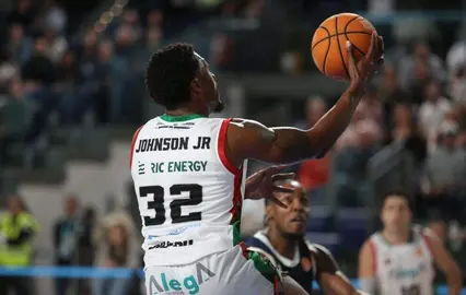 El equipo local fue superior la mayor parte del partido.