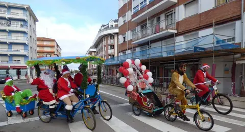 Ciclistas en la Biciclaus en Colindres. R.A.