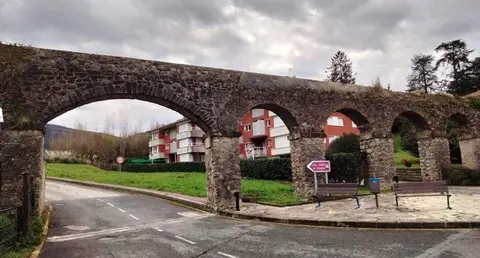 Acueducto de San Roque en Limpias. R.A.