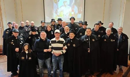 Pregoneros del Carnaval de Santo&ntilde;a con el alcalde Jes&uacute;s Gullart.