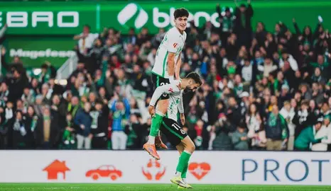 Manex Lozano materializ&oacute; uno de los goles.
