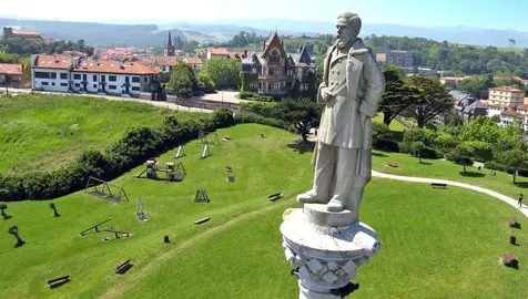 Escultura del marques de Comillas.