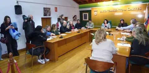 Pleno de Cartes con la asistencia de vecinos. R.A.