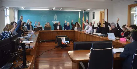 Los concejales en la sesi&oacute;n plenaria de Pi&eacute;lagos.