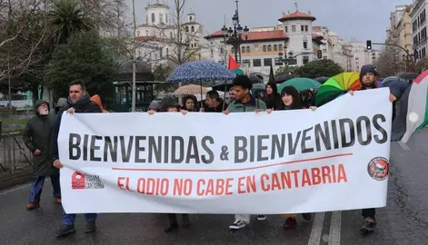 Pancarta en la cabeza de la manifestaci&oacute;n en Santander.